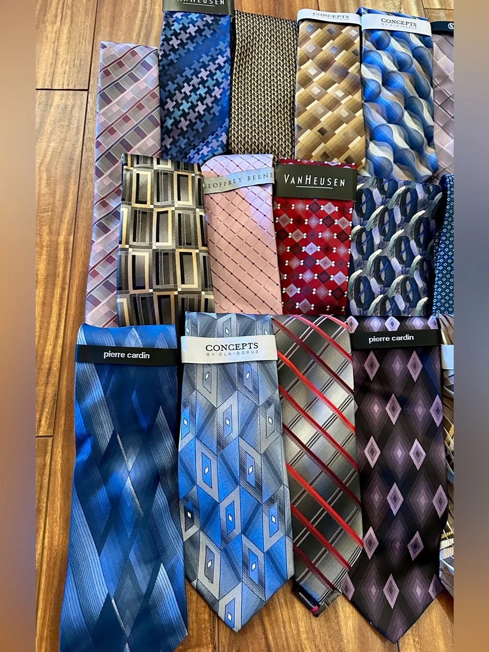 25 DRESS NECK TIES! 17 NWT + 8 NWOT.